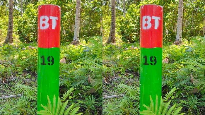 CAPLOK: Tampak sebuah patok di dalam kebun warga Desa Wayatim, Kecamatan Bacan Timur Tengah, Halmahera Selatan yang dipasang BBT.