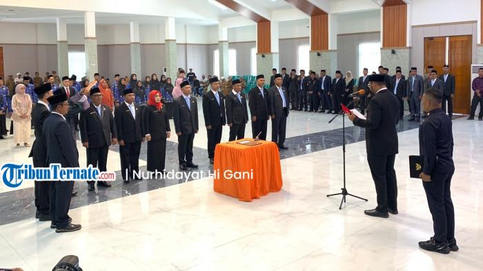 JABATAN: Suasana berlangsungnya pelantikan 8 pejabat eselon II di lingkungan Pemkab Halmahera Selatan, Selasa (13/1/2026)