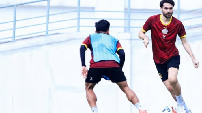 KOMPETISI: Pemain asing Persik Kediri Jon Toral. Ia mengaku antusias jelang debut bersama Macan Putih. Terdekat, Persik Kediri akan melakoni laga away melawan Malut United di Stadion Gelora Kie Raha, Ternate, Sabtu (24/1/2026)