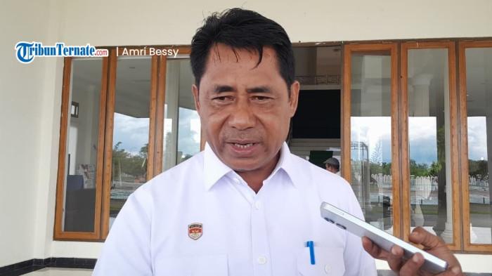 PROGRAM: Bupati Halmahera Timur Ubaid Yakub kala bersedia diwawancarai awak media disela-sela kerjanya, Rabu (10/12/2025)