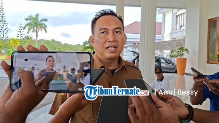 STATEMENT: Sekkab Pemkab Halmahera Timur Ricky Chairul Richfat saat bersedia diwawancarai awak media termasuk Tribunternate.com, Kamis (28/5/2026)