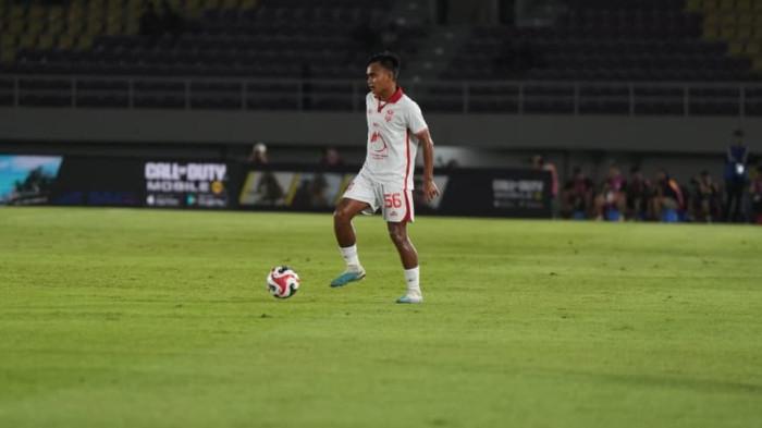 KOMPETISI: Penampilan Ridho Syuhada bersama Malut United pada laga melawan Persis Solo