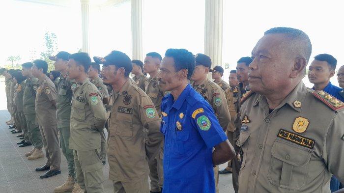 PENERTIBAN: Apel anggota Satpol PP dan Damkar Halmahera Timur jelang operasi penertiban hewan ternak lepas bebas di wilayah zona Maba, Minggu (29/3/2026).
