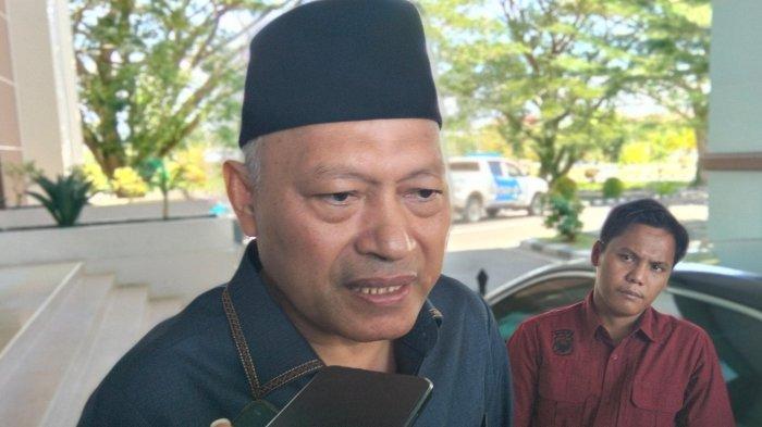 ANGKA: Wakil Gubernur Maluku Utara Sarbin Sehe saat diwawancarai Tribunternate.com disela-sela kerjanya, Jumat (27/3/2026). Pihaknya melakukan mitigasi karena angka pengangguran meningkat