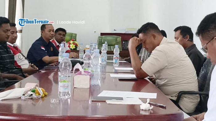 Suasana pembahasan Perda bantuan hukum untuk warga kurang mampu antara Forum Advokat dan DPRD Pulau Taliabu, Rabu (12/11/2025)