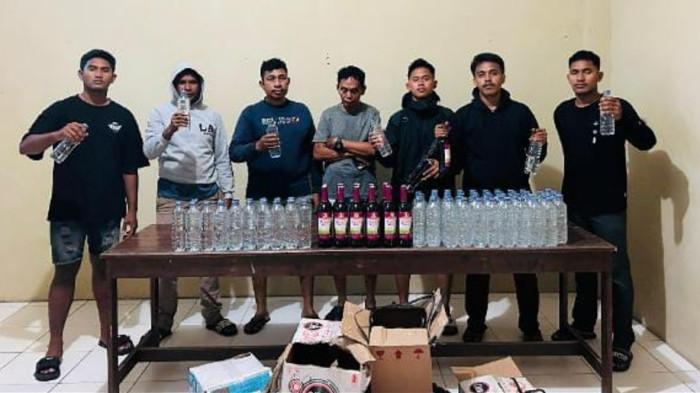 MIRAS: Personel Sat Samapta Polres Pulau, Maluku Utara sita miras belum lama ini