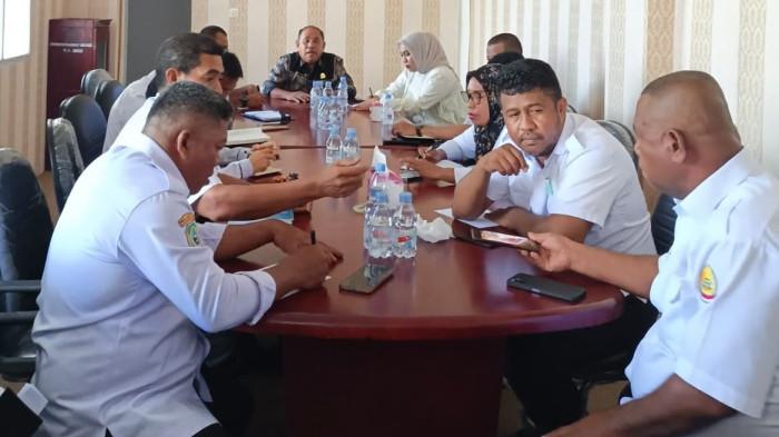 AGENDA: Sejumlah Kepala Dinas hadiri undangan rapat Komisi I DPRD Pulau Taliabu, Kamis (12/2/2026). Mereka diundang guna membahasa agenda Pilkades 2026