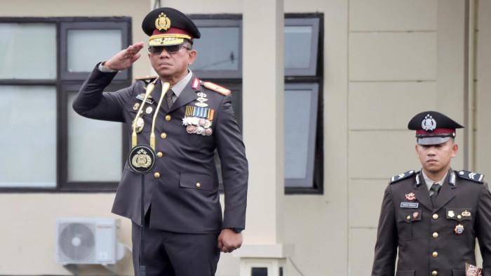 GIAT: Wakapolda Maluku Utara Brigjen Pol Stephen M Napiun pimpin upacara Hari Pahlawan Nasional 2025 di Mapolda Maluku Utara, Senin (10/11/2025). Pada kesempatan itu ia mengajak generasi muda untuk selalu meneladani semangat para pahlawan bangsa