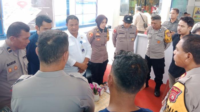 LEBARAN: Pendirian pos pelayanan yang dilakukan Polsek kawasan Pelabuhan Ahmad Yani Ternate di dalam seputaran Pelabuhan bertentangan dengan KSOP Ternate, Selasa (17/3/2026).