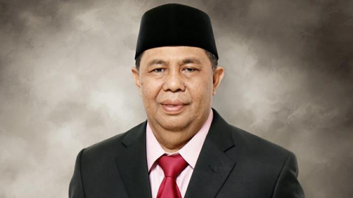Mengabdi Tanpa Batas: Kisah Prof Rusman Soleman, Guru Besar Pertama FEB Unkhair Ternate