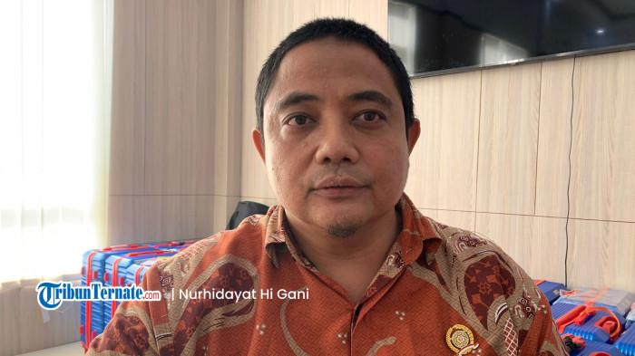 PROGRAM: Kabag Kesra Setda Halmahera Selatan Yudi Eka Prasetia ketika menjelaskan realisasi program santunan kematian, Kamis (6/11/2025).