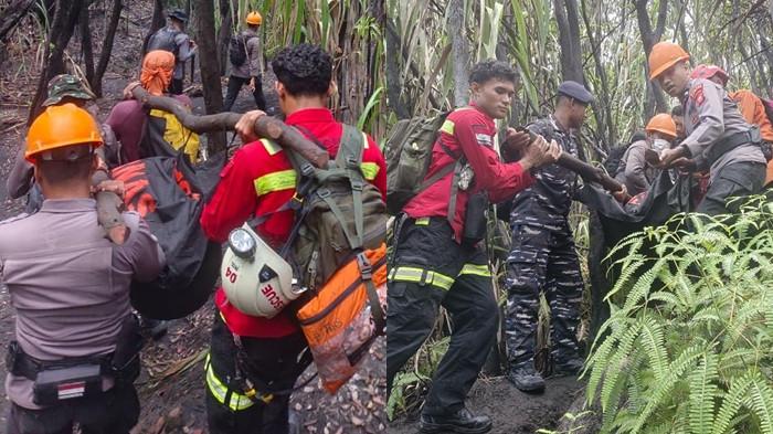 Proses evakuasi korban erupsi Gunung Dukono, Halmahera Utara