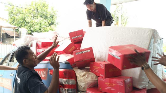 BANTUAN: Proses penyaluran bantuan oleh Pemprov Maluku Utara pasca gempa, Kamis (2/4/2026).