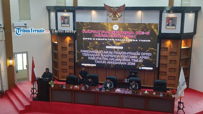 ATURAN: Suasana sidang paripuirna ke 6 yang digelar DPRD Halmahera Timur, Selasa (11/11/2025)