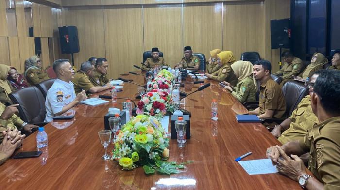 EVALUASI: Suasana rapat hari pertama masuk kantor pegawai pemerintah provinsi yang dipimpin langsung Wakil Gubernur Maluku Utara Sarbin Sehe, Selasa (31/3/2026)
