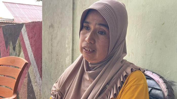 Ratna 50 tahun selaku istri dari Dr. Wildan dosen Fakultas Ilmu Budaya di Universitas Khairun (Unkhair) Ternate buka suara terkait insiden yang mengakibatkan sang dosen saat ini sedang dicari tim SAR gabungan, Senin (26/1/2026).