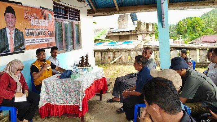 Suasana serap aspirasi anggota DPRD Maluku Utara daerah pemilihan Ternate-Halmahera Barat Iswanto ST, pada 19 Mei 2026 di Desa Tuguis Kecamatan Loloda Halmahera Barat.