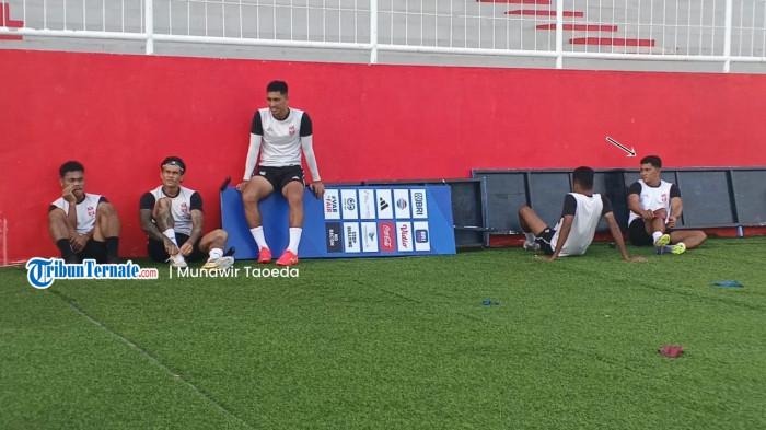 KOMPETISI: Rizky Pellu terlihat berlatih bersama skuad Malut United