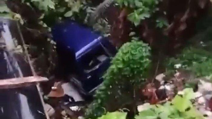 Mobil Suzuki di Ternate Masuk Jurang, Tiga Orang Dilarikan ke Rumah Sakit