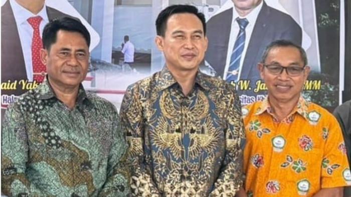 STATEMENT: Sekkab Halmahera Timur Ricky Chairul Richfat (tengah) pada peresmian gedung Limabot Fayfiye Logistik serta fasilitas parkir gedung Dekanat Fakultas Hukum, Unkhair Ternate, Selasa (31/3/2026). Pada kesempatan itu ia menegaskan bahwa akan mendukung peningkatan kualitas pendidikan pada kampus negeri di Ternate tersebut