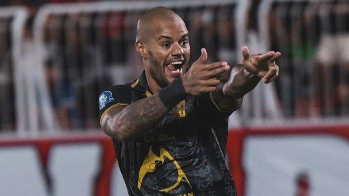 KOMPETISI: Selebrasi gol striker Malut United David da Silva