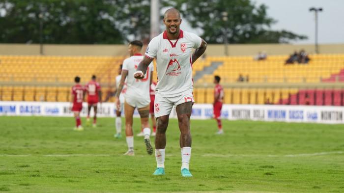 KOMPETISI: Selebrasi jompo striker Malut United David da Silva setelah mencetak gol ke gawang Persijap Jepara