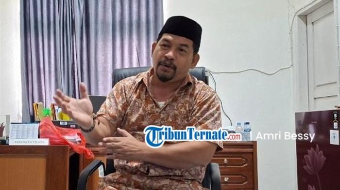INSTRUKSI: Kepala Disnakertrans Halmahera Timur Richard Sangaji saat bersedia diwawancarai, Kamis (26/2/2026). Pada kesempatan itu ia meminta seluruh perusahaan tambang tingkatkan K3