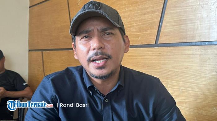SELEKSI: Kepala BKD Maluku Utara Zulkifli Bian saat dikonfirmasi Tribunternate.com disela-sela kerjanya, Minggu (30/11/2025).