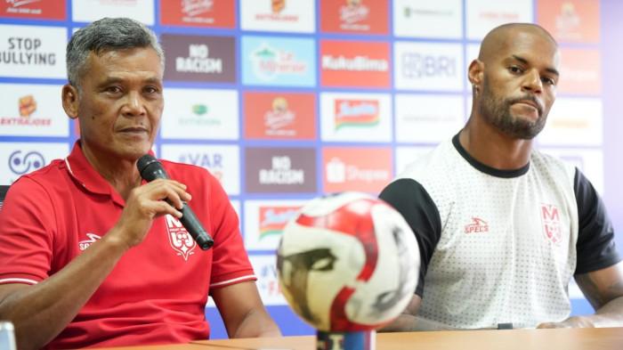 KOMPETISI: Sesi jumpa pers Malut United jelang laga melawan Persebaya Surabaya yang diikuti Hendri Susilo dan David da Silva, Jumat (9/1/2026)