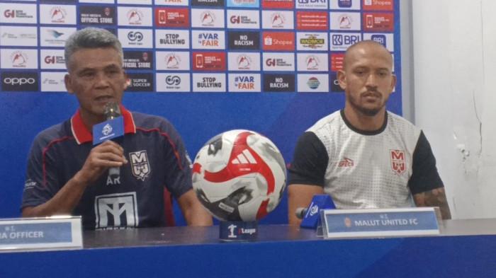 KOMPETISI: Sesi jumpa pers Malut United jelang melawan Persik Kediri, Jumat (23/1/2026). Coach Hendri Susilo mengatakan tim asuhannya siap menghadapi Macan Putih dengan motivasi tinggi