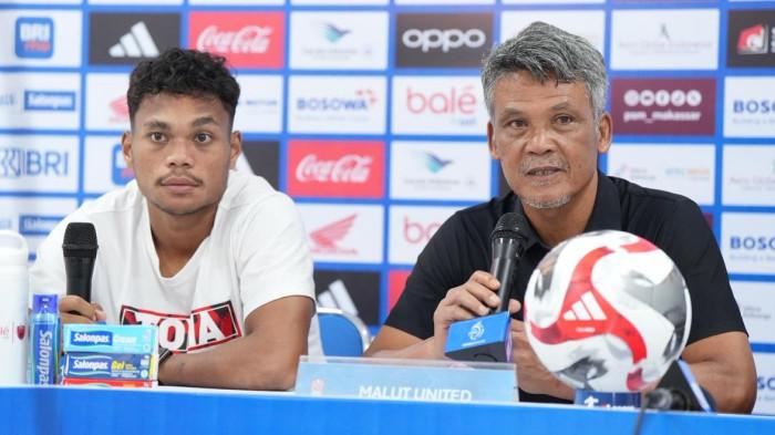 KOMPETISI: Coach Hendri Susilo (kanan) dan Taufik Rustam (kiri) pada sesi jumpa pers Malut United usai mengalahkan PSM Makassar 1-0