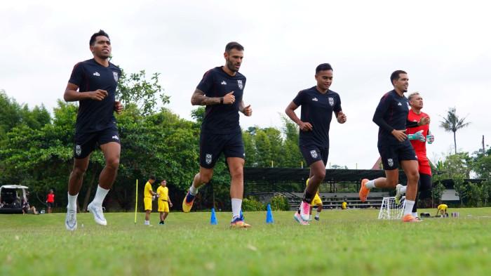KOMPETISI: Sesi latihan perdana Malut United usai libur lebaran