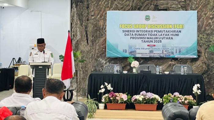 PROGRAM: Sakprov Maluku Utara Samsuddin A Kadir pada Focus Group Discussion (FGD) bertajuk “Sinergi Integrasi Pemutakhiran Data RTLH Provinsi Maluku Utara Tahun 2025” di Safirna Golden Hotel Ternate, Rabu (17/12/2025).