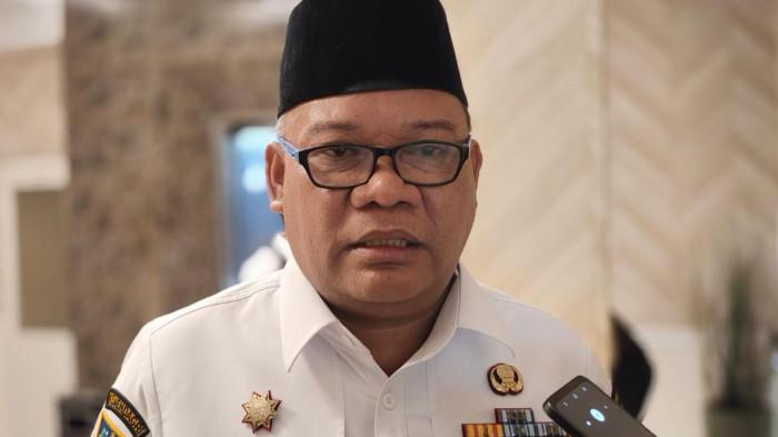 TANGGAPAN: Sekprov Maluku Utara Samsudin A Kadir saat bersedia diwawancarai awak media termasuk Tribunternate.com disela-sela kerjanya, Kamis (9/4/2026). Ia menegaskan tidak ada PHK untuk PPPK meski batas belanja pegawai 30 persen