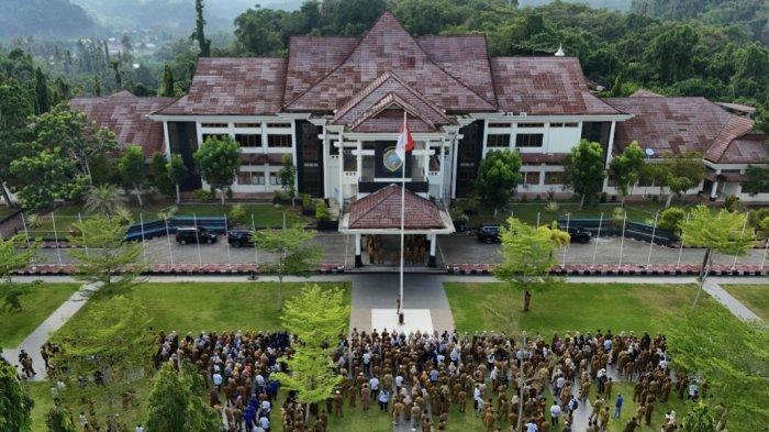 Suasana apel akbar sebelum libur lebaran Pemkab Halmahera Tengah