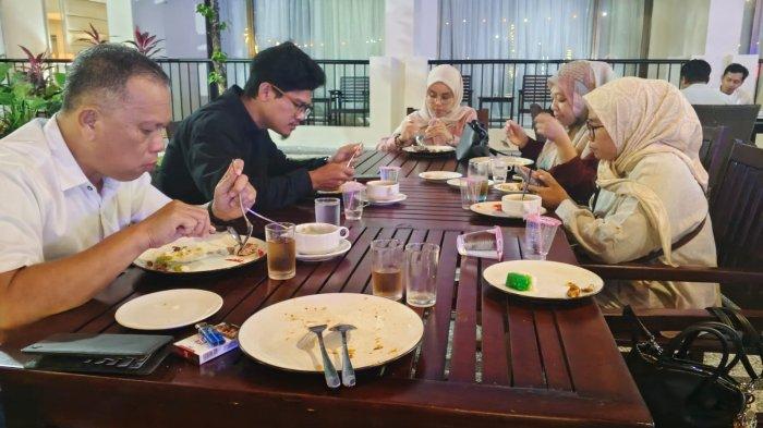Suasana bukber tim Tribunternate.com di Bela Hotel Ternate