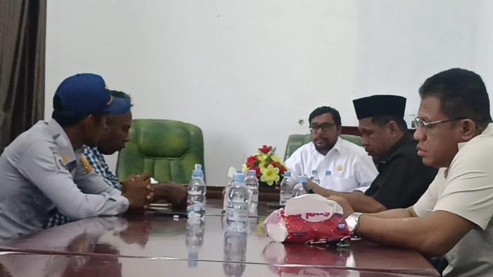 RAPAT: DPRD dan Dishub Pulau Taliabu rapat bahas persoalan hasil tani digelapkan, Jumat (13/2/2026)