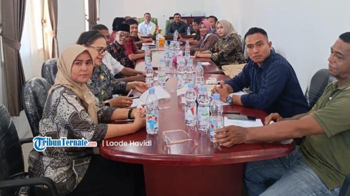 ATURAN: Komisi III DPRD Pulau Taliabu rapat lintas sektor soal izin tempat hiburan malam (TMH) dan edaran miras, Kamis (6/11/2025)