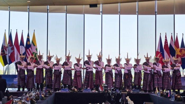 Foto bersama Head of Delegations saat menghadiri The 41st HAPUA Council Meeting di Labuan Bajo, Kabupaten Manggarai Barat, Nusa Tenggara Timur, sebagai wujud kolaborasi lintas negara Asia Tenggara dalam memperkuat sistem interkoneksi kelistrikan di kawasan.