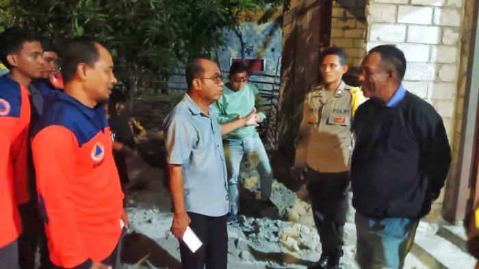 Pj Bupati Morotai Maluku Utara Tinjau Rumah Warga Rusak Akibat Gempa Bumi