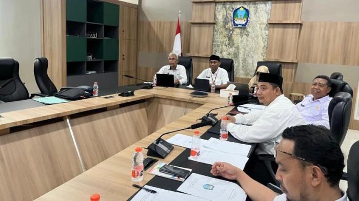 JABATAN: Sejumlah pejabat saat mengikuti uji kompetensi dalam seleksi jabatan Sekkab Halmahera Selatan, Rabu (25/3/2026). Sekretaris Komite Talenta Halmahera Selatan Taufiq La Tala mengatakan, seleksi jabatan ini menggunakan sistem manajemen talenta yang telah mendapat persetujuan BKN