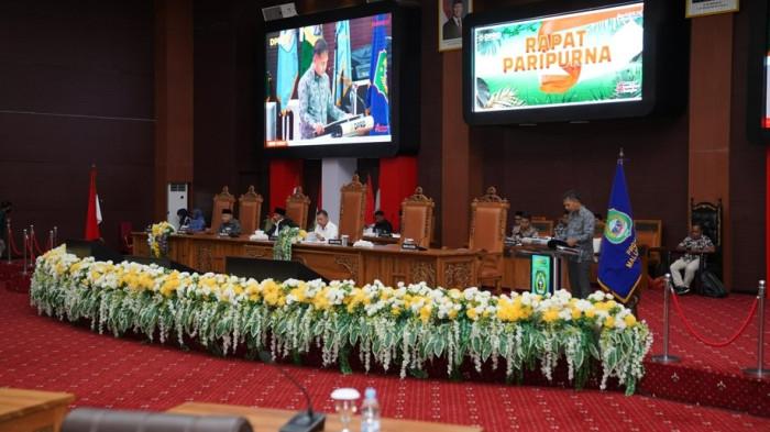 PARIPURNA: Suasana DPRD Maluku Utara bersama Pemprov Maluku Utara resmi mengesahkan dua Peraturan Daerah (Perda) baru pada Rapat Paripurna ke-44 Masa Persidangan Ketiga Tahun Sidang 2024/2025, Jumat (12/9/2025)