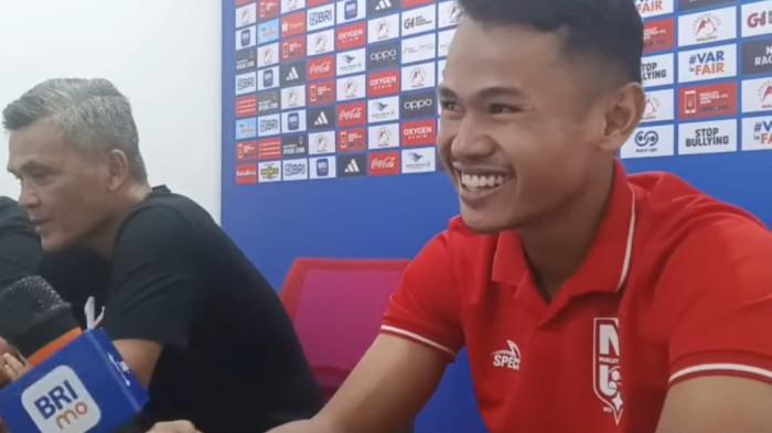 KOMPETISI: Winger Malut United Dimas Drajad pada sesi jumpa pers usai melawan Arema FC.