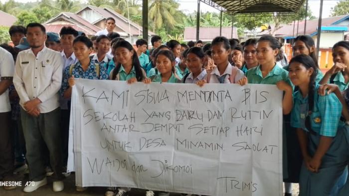 Puluhan Murid SMA Negeri 4 Wasile Tuntut Tambahan Bus Sekolah ke Pemkab Halmahera Timur
