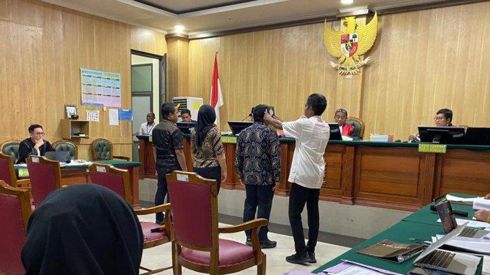 SAKSI - Mantan Bupati Kabupaten Pulau Taliabu, Provinsi Maluku Utara, Aliong Mus dihadirkan sebagai saksi di pengadilan tindak pidana korupsi pada Pengadilan Negeri (PN) Ternate, Senin (23/2/2026).