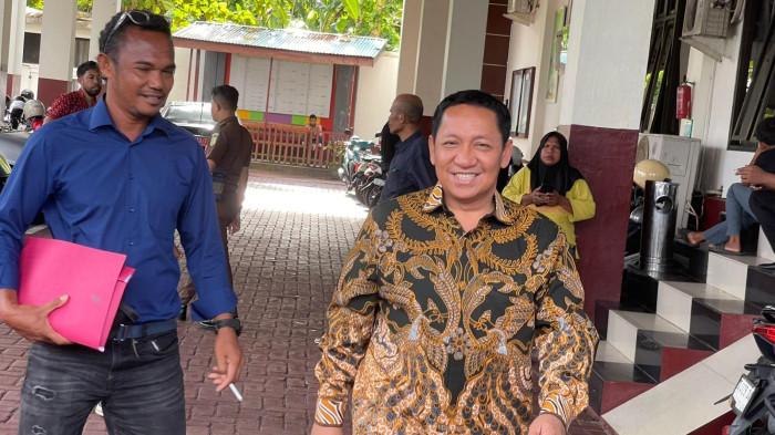 Mantan Bupati Pulau Taliabu Aliong Mus dihadirkan sebagai saksi oleh Jaksa penuntut umum (JPU) Kejaksaan Tinggi Maluku Utara di Pengadilan Tindak Pidana Korupsi (Tipikor) pada Pengadilan Negeri (PN) Ternate, Senin (25/5/2026).