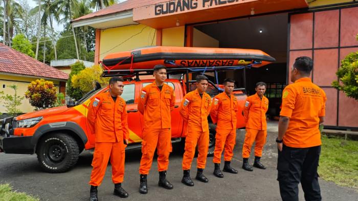 DITERKAM BUAYA - Seorang warga di Desa Gitaraja lingkungan RT 06/ RW 03, Kecamatan Oba, Kota Tidore Kepulauan atas nama Mahmud Kasim dilaporkan diterkam buaya.Korban diduga diserang seekor buaya usai pulang dari memancing, saat ini tim SAR gabungan telah melakukan upaya pencarian, Senin (23/2/2026)