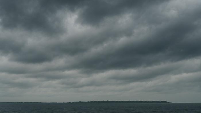 cuaca ternate minggu 5 oktober 2025