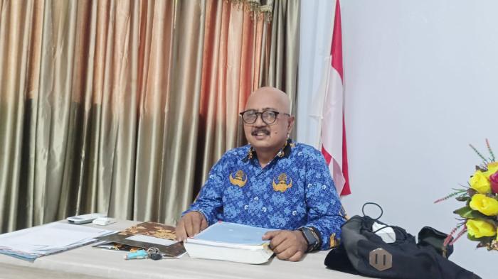 PENDIDIKAN - Plt Kepala Dinas Pendidikan Pulau Taliabu, Damrudin Rahman, saat diwawancara.