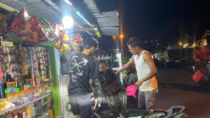 PERTAMAX NAIK - Salah satu warung penjual bensin pertamax eceran di Kelurahan Santiong, Kecamatan Ternate Tengah, Kota Ternate, Maluku Utara, Kamis (11/6/2026).